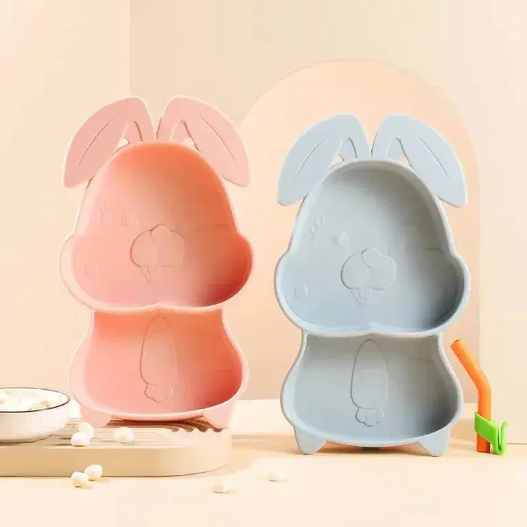 Set de Silicona para Bebé Modelo Conejito con Cubiertos, Sorbete y Cepillo de Limpieza