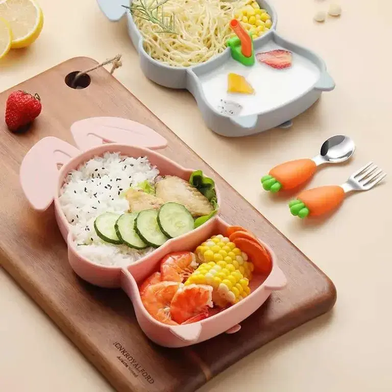Set de Silicona para Bebé Modelo Conejito con Cubiertos, Sorbete y Cepillo de Limpieza