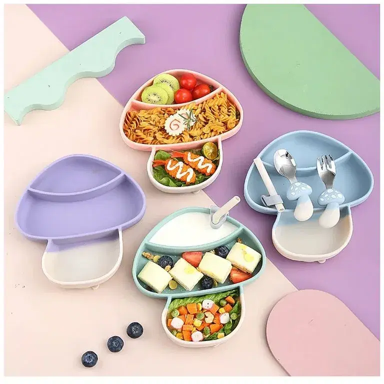Plato de Silicona con Succión para Bebé Modelo Honguito | Incluye Cubiertos, Sorbete y Cepillo