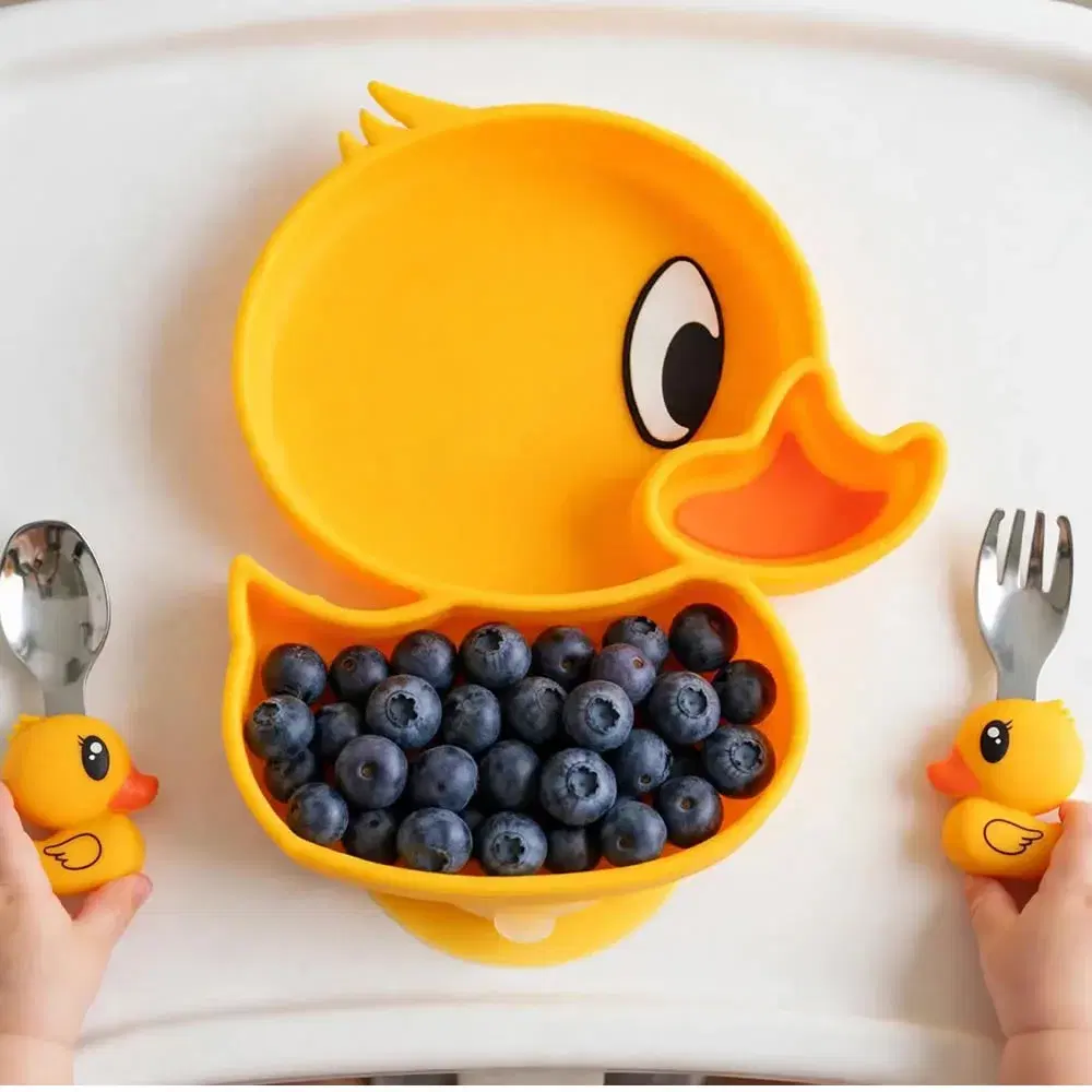 Set de Silicona para Bebé Modelo Patito con Cubiertos de Acero Inoxidable, Sorbete y Cepillo