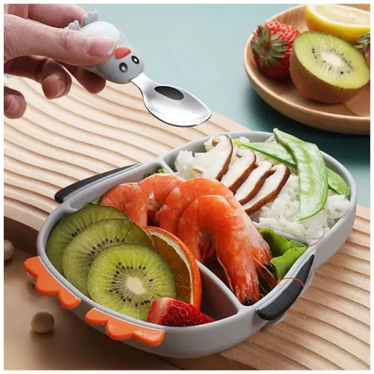 Plato de Silicona con Succión para Bebé Modelo Pingüino + Cubiertos | Antiderrames y Antivuelco