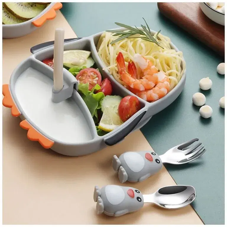 Plato de Silicona con Succión para Bebé Modelo Pingüino + Cubiertos | Antiderrames y Antivuelco